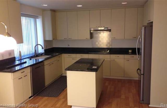 35460 Woodfield Drive Gallery 2