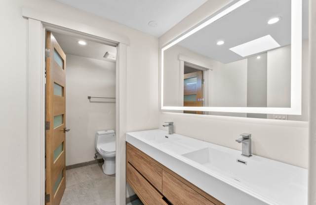 Fully Remodeled 5BR/3BA San Carlos Home with Pool, Spa & Fire Pit Gallery 4