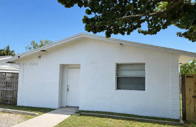 2250 NW 4th Ct Gallery 2
