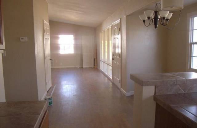 904 Kings Gallery 4