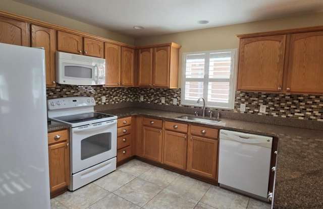 2572 BAINBRIDGE LANE Gallery 2