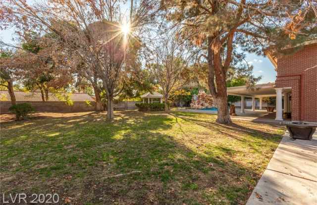 1701 Waldman Gallery 2