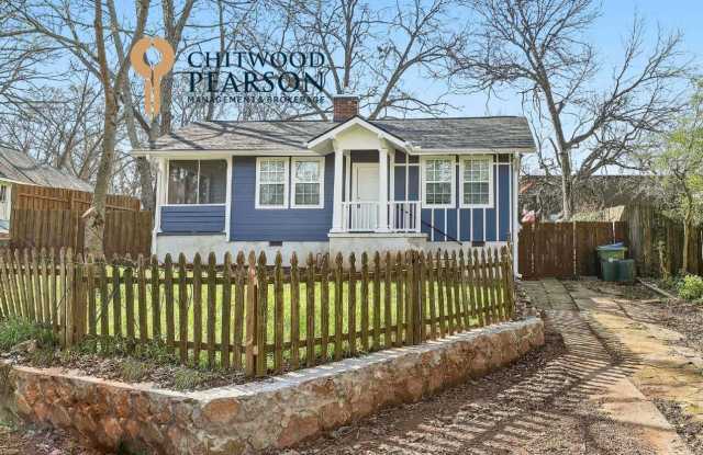 Updated 3BR Home with Large Yard Near Grant Park and Summerhill photos photos