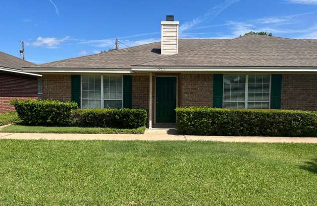 Duplex *LEASING SPECIAL AVAILABLE* photos photos
