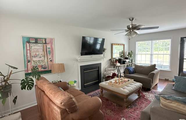 313 Lake Crest Ct Gallery 1