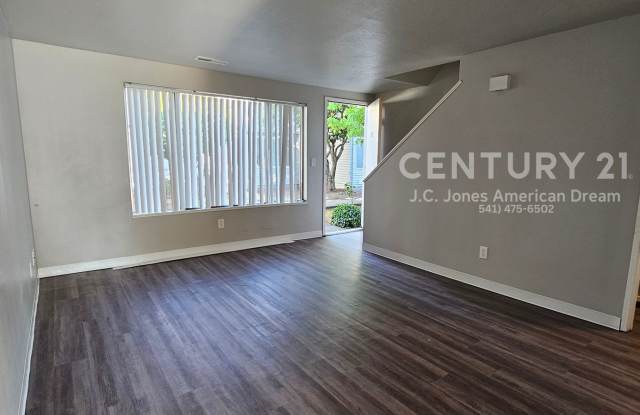 2 Bed, 1.5 Bath Town Home North Medford photos photos