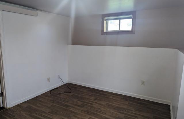 $950 - 1 Bedroom 1 Bath Duplex - Newly Remodeled, Less than 1 Mile to South Dakota School of Mines! Gallery 3