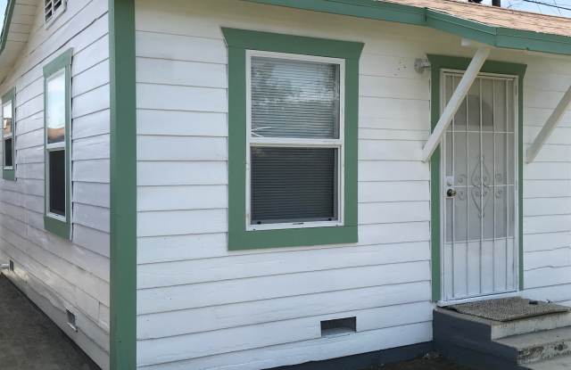 713 1/2 Lincoln Ave photos photos