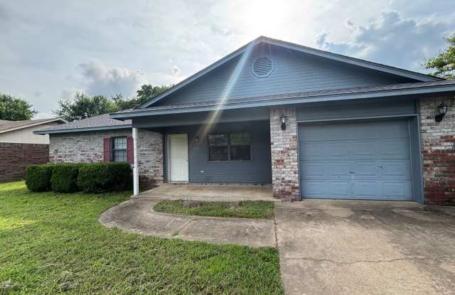 Charming 2-bedroom, 1-bathroom house in Russellville photos photos