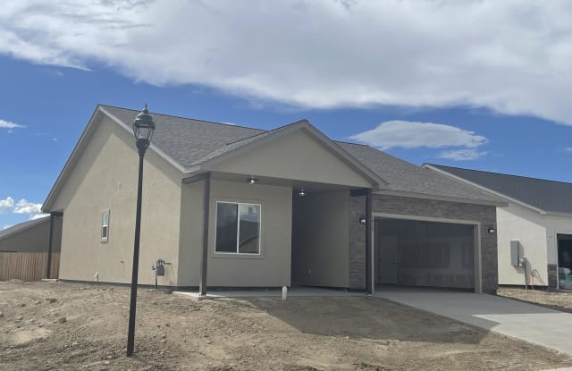 1411 Blue Creek Avenue photos photos