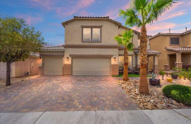 Luxurious, Exceptional Entertaining 5 Bedroom Home Featuring Expansive Indoor-Outdoor Living photos photos