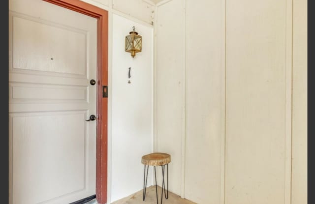 2 bed 2 bath downstairs condo unit with community pool in Norman! Gallery 3