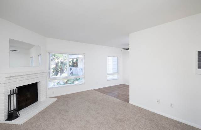 Large Upstairs Unit w/ a Fireplace photos photos Large Upstairs Unit w/ a Fireplace photos photos