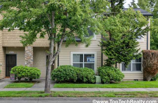 Charming 3 BD* 2 BA Townhome Located In Hillsboro's Briarcreek Community *Recently Updated!* *Full Bed/Bath First Level* *Great Patio!* photos photos