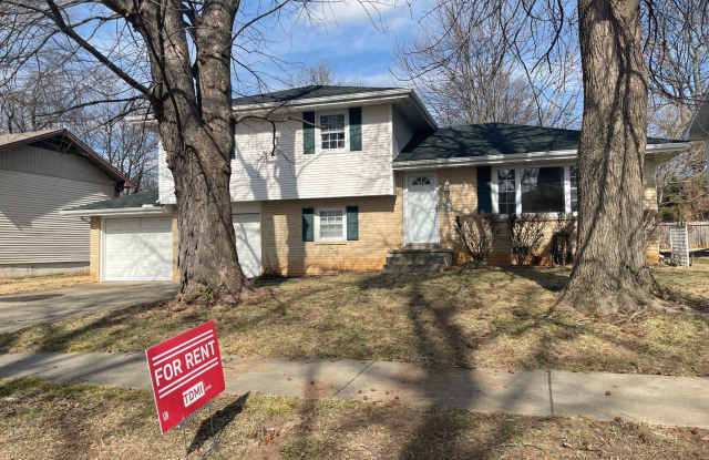 Wonderful Ranch 3 Bedroom 2 Bath 2 Car Garage - 1051 East Rosebrier Street, Springfield, MO 65807