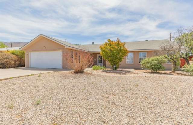 Conveniently located 3 Bedroom, 2 bath photos photos