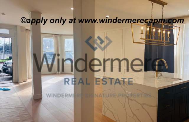 Beautifully Remodeled 2 Bed/2 Bath Duplex- in desirable location Downtown Sacramento!! photos photos