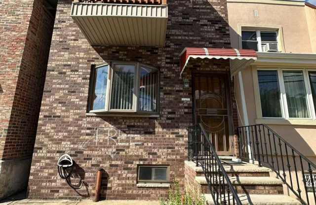 3 bedroom 1 bath house available in South Philly available now photos photos