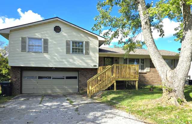 Reduced Price ! Spacious Home 250731 - 3259 Aqueduct Drive, Lexington, KY 40517