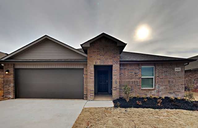 Spacious 4 Bedroom 2 Bathroom Home in Mustang Schools photos photos