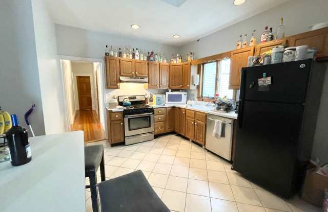 4 Bed 1 Bath in Mission Hill - (E)Heath St(.33/mi) - PENTHOUSE photos photos