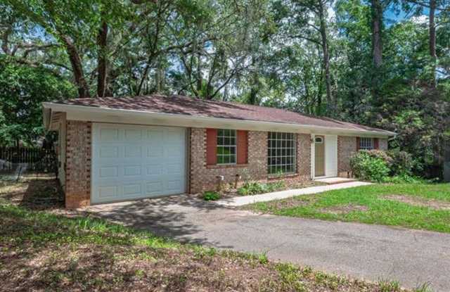 GORGEOUS NW 3/2 on w/ Fenced Yard, Garage, Stainless Steel Appliances, & MORE! Avail Now for $1800 per month! Gallery 1