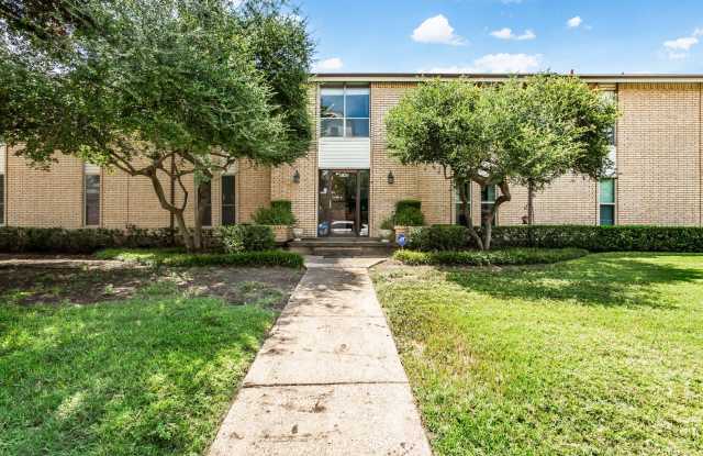2 bedroom, 2 bath Condo off Greenville near Central Market - 5820 Milton Street, Dallas, TX 75206