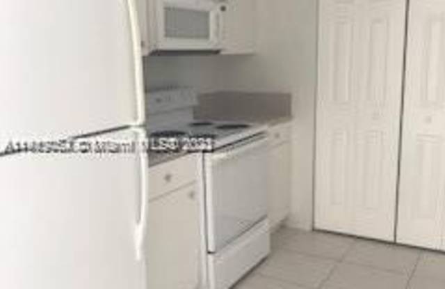 2283 NE 42nd Cir Gallery 3