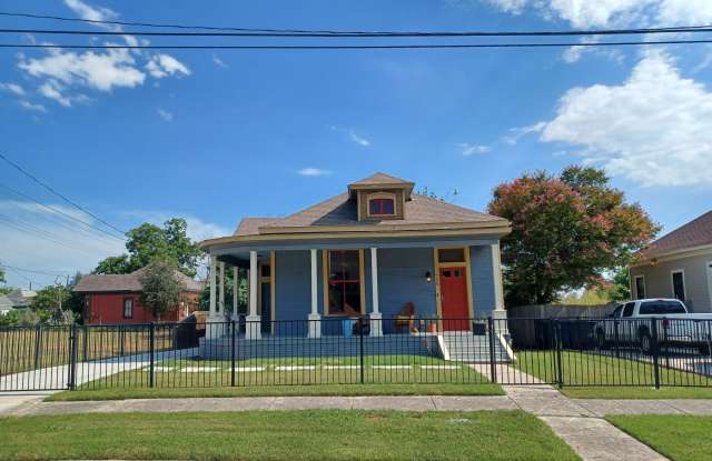726 Dawson Street Gallery 4