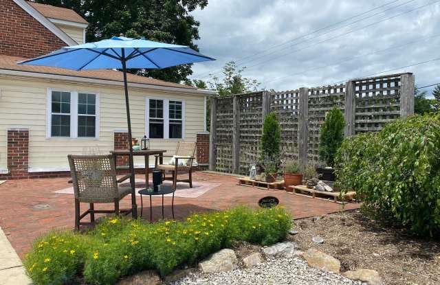 4 bedroom 2 bath house in Blacksburg VA - 1573 Thomas Lane, Prices Fork, VA 24060