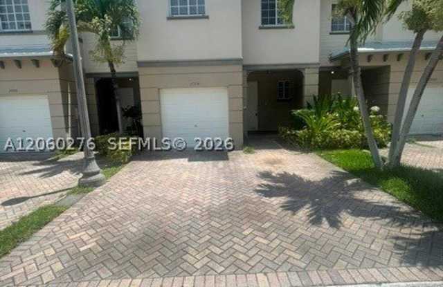 1992 Nassau Dr Gallery 2
