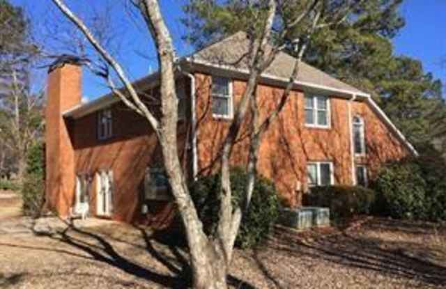 5250 Skidaway Drive Gallery 2