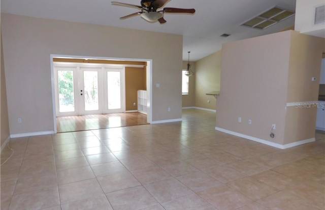 3110 S CANAL DRIVE Gallery 3