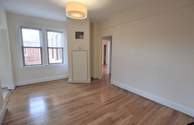 Spectacular 1BR, 1BA in the heart of Cleveland Park! Gallery 4