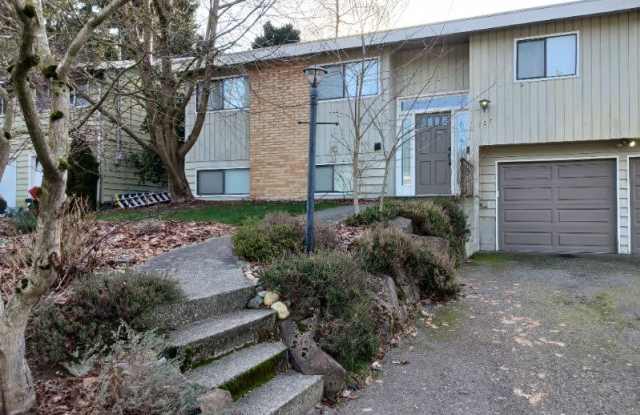 127 NE 164th St upper - 127 Northeast 164th Street, Shoreline, WA 98155