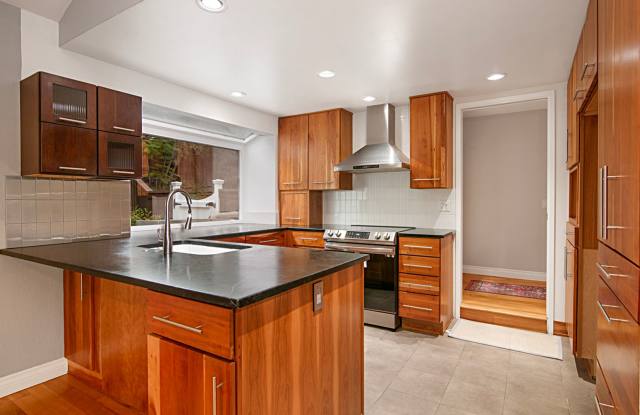 Modern 3BR/2BA Single-Family Home with Large Backyard in Scripps Ranch Gallery 1
