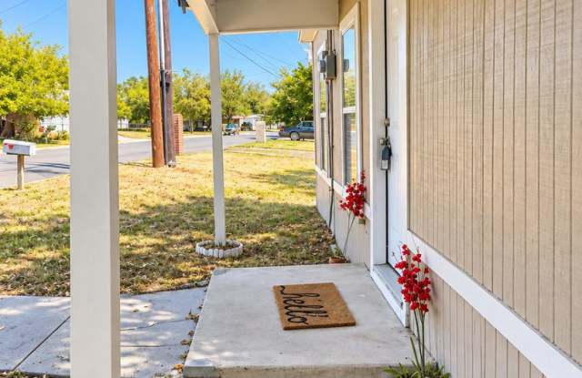 Charming Weatherford Dollhouse – Updated, Move-In Ready & Full of Character! Gallery 3