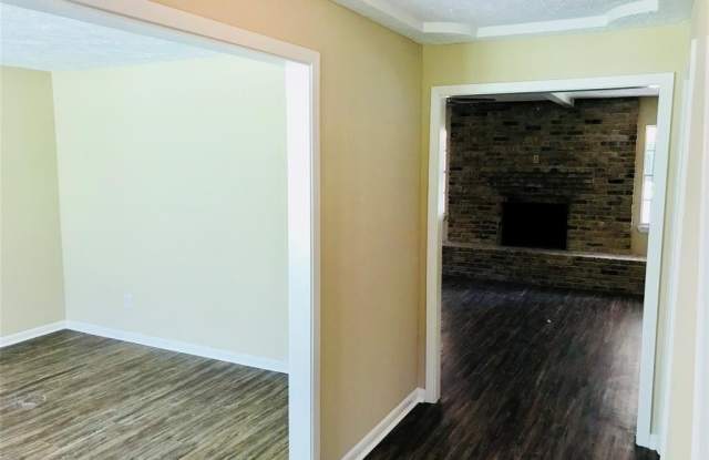 16511 CREEKSOUTH ROAD Gallery 3