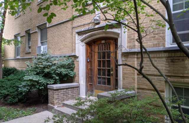 828 Reba Place Gallery 1