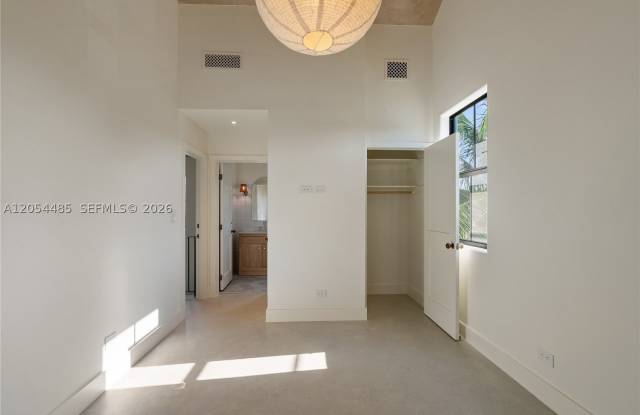 3620 Plaza Street Gallery 4