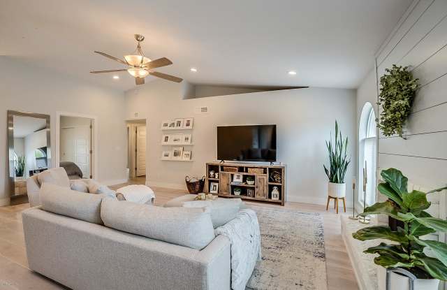 5813 E NISBET Road Gallery 4