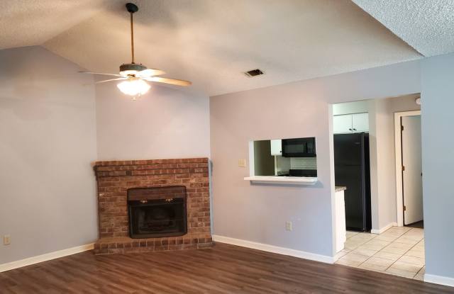 **Available in May** Spacious, 2 bedroom, Georgetown Townhome Gallery 4