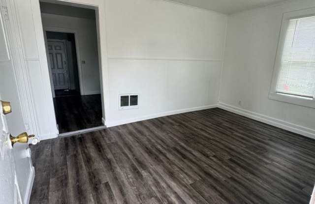 MOVE IN SPECIAL -  1/2 FIRST MONTHS RENT!! Gallery 3