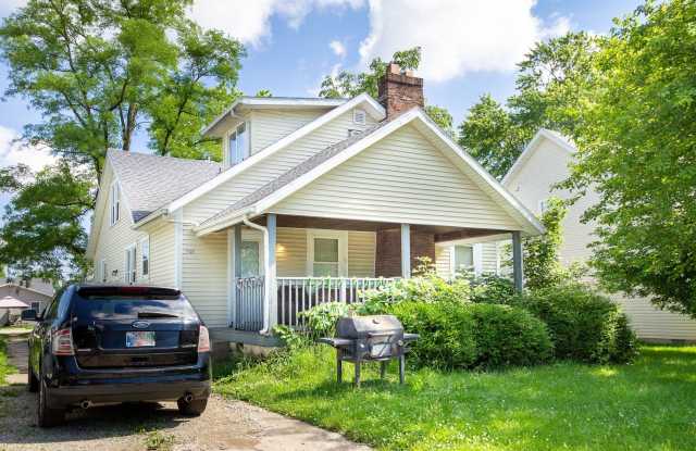 Large renovated house with detached garage - 1122 West Rex Street, Muncie, IN 47303