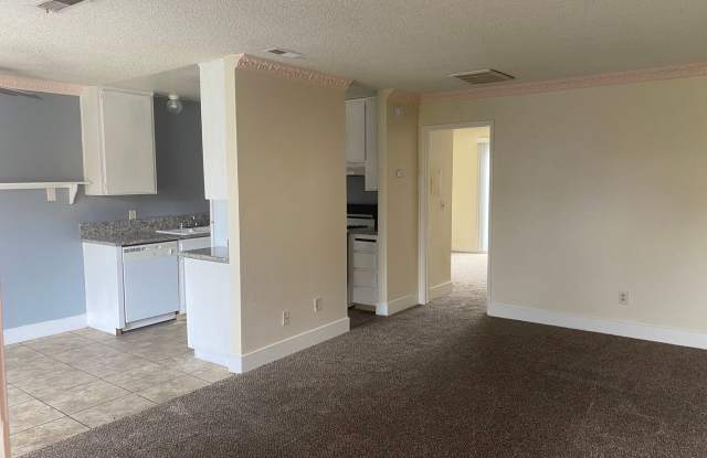 Don't miss out on this central Hanford beauty! - 888 Greenfield Avenue, Hanford, CA 93230