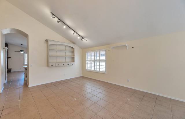 Charming 3-bedroom, 2-bathroom home located in the vibrant city of Phoenix, AZ - 2312 East Williams Drive, Phoenix, AZ 85024