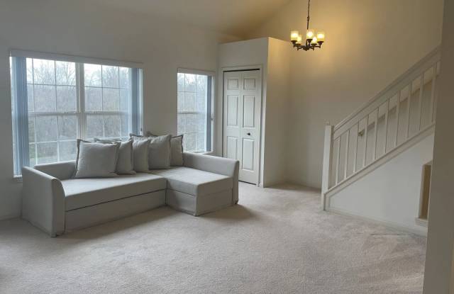 1870 Lindsay Lane - 1 Gallery 4