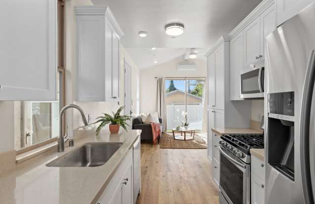 New 1 Bed / 1 Bath Detached Guest House on Vulcan Ave! photos photos