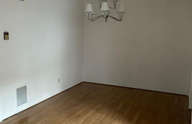 537 N Flores St Gallery 3