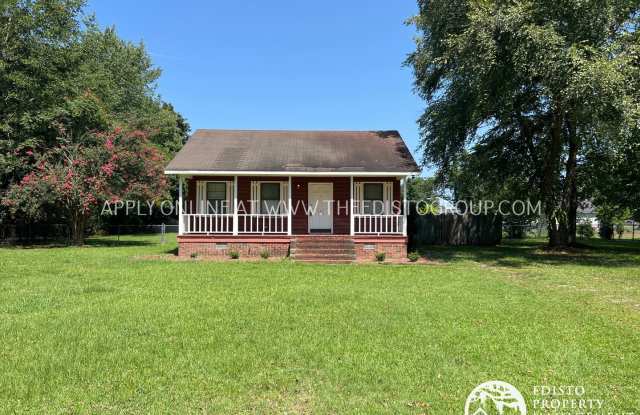Centrally Located Two Bedroom, One Bathroom Home Gallery 1